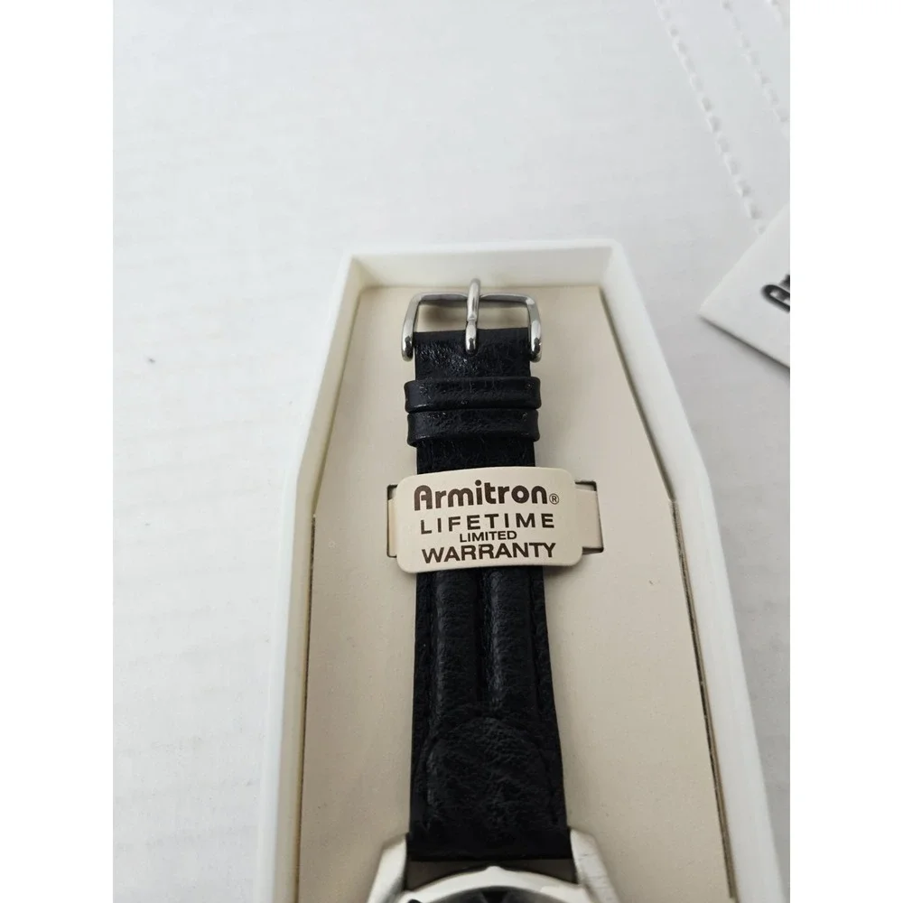 Vintage Looney Tunes Taz Watch w/‎ Bugs Bunny Pin